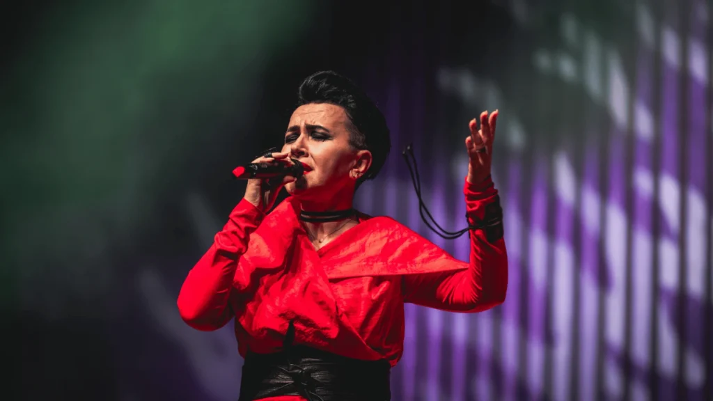 Amira Medunjanin na pozornici Lisinskog tijekom rasprodanog koncerta