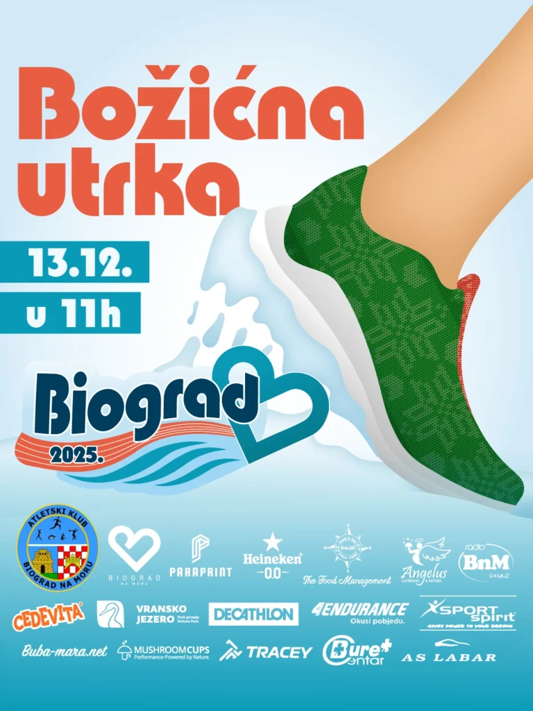 Trkači na Božićnoj utrci u Biogradu na Moru 2025. s božićnim kapama i startnim brojevima