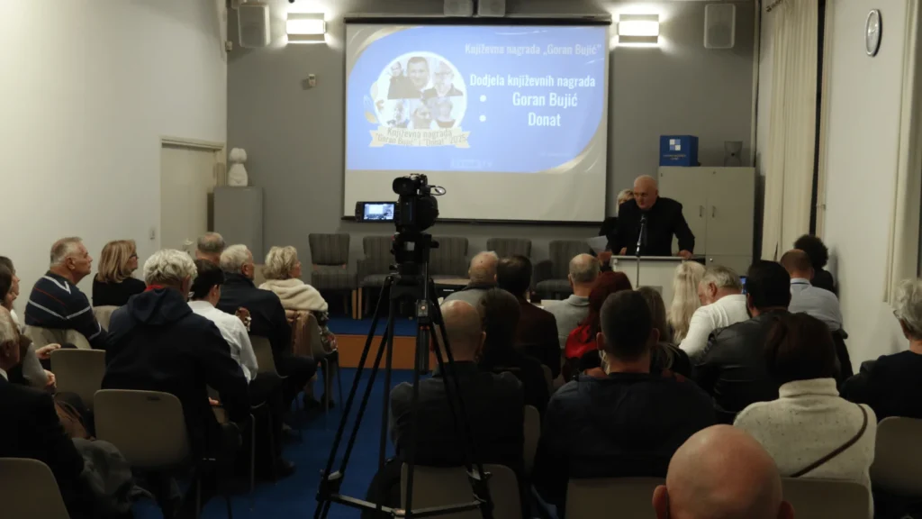 multimedijalna dvorana gradske knjižnice zadar za vrijeme kulturne manifestacije