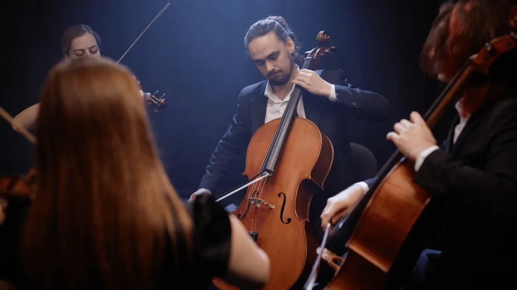 glazbenik svira klasičnu glazbu