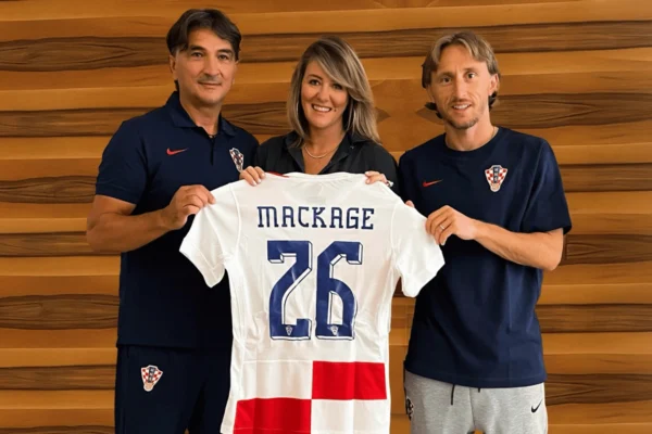 Hrvatski nogometni savez i MACKAGE predstavljaju partnerstvo za FIFA Svjetsko prvenstvo 2026. na slici su zlatko dalić, tanya golešić i luka modrić