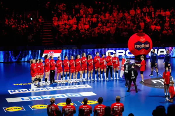 hrvatske rukometašice pred početak utakmice