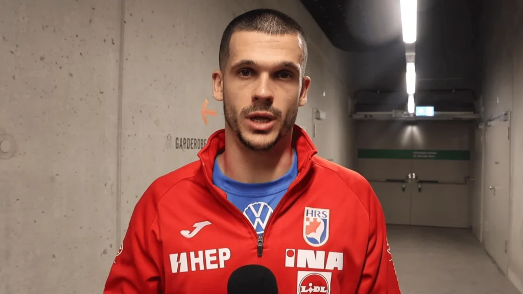 izjavu medijima daje igrač Lovro Mihić Hrvatska rukometna reprezentacija tijekom utakmice protiv Švicarske u Luzernu