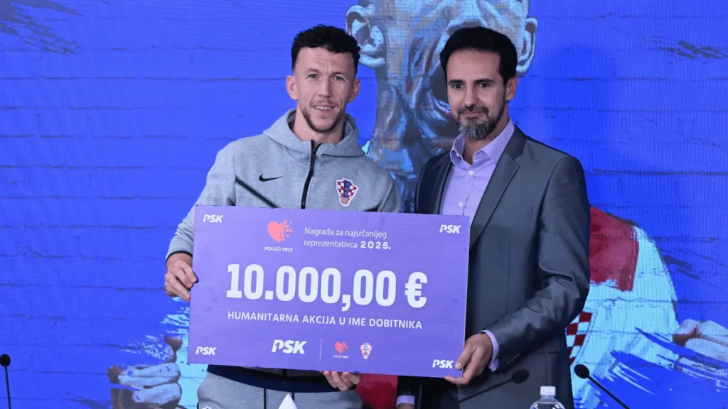 Ivan Perišić prima nagradu Pokaži srce kao najsrčaniji hrvatski reprezentativac 2025.