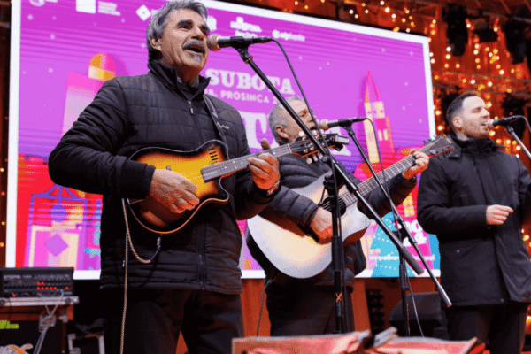 Klapa Leut nastupa na Adventu u Zadru 2025.