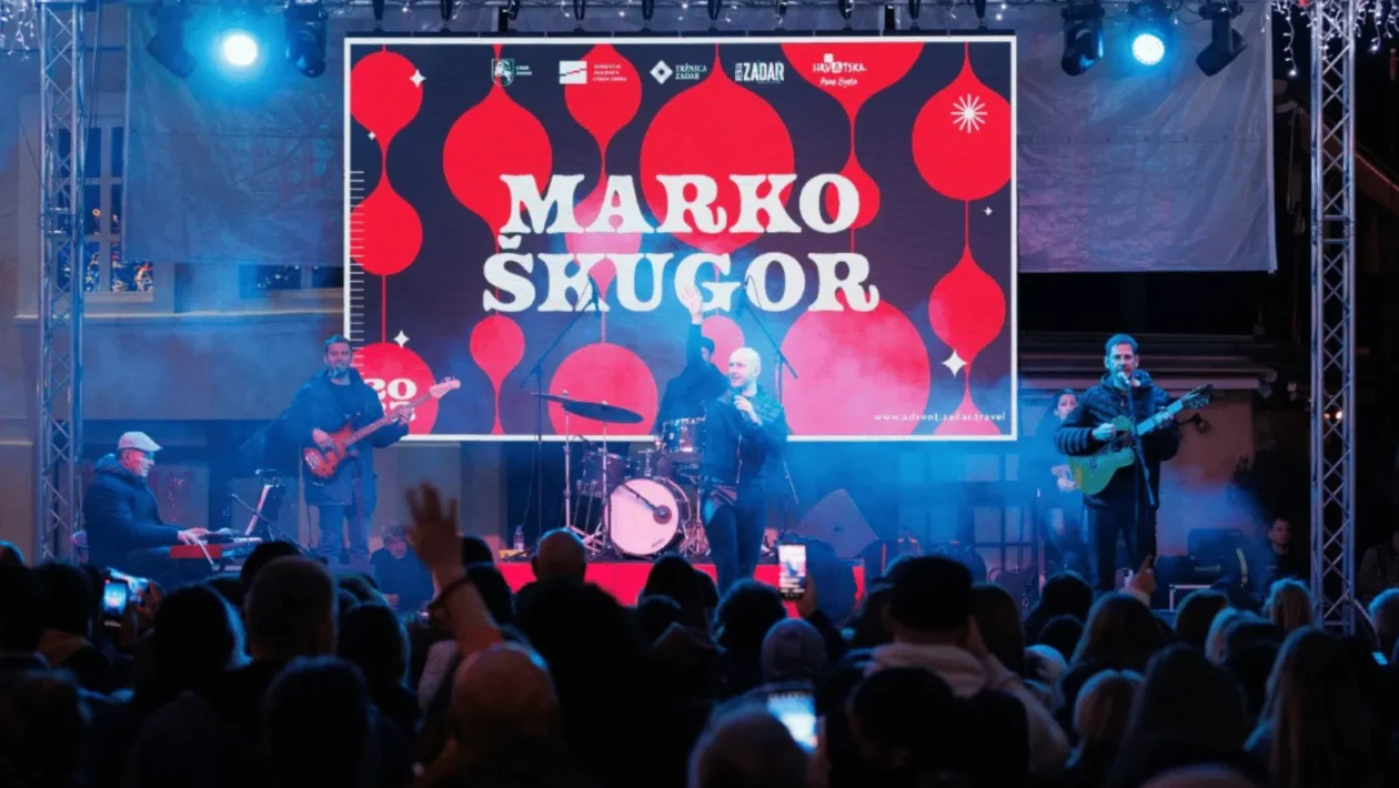 Marko Škugor nastupa na adventskoj pozornici u Zadru i premijerno izvodi božićnu pjesmu