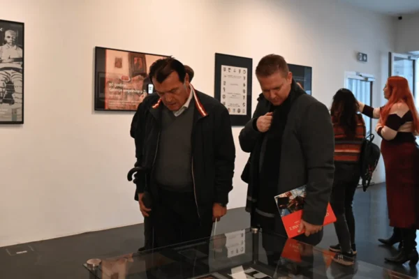 Izložba „Od vitrine do stranice“ u atriju Providurove palače, retrospektiva izdavačke djelatnosti Narodnog muzeja Zadar.