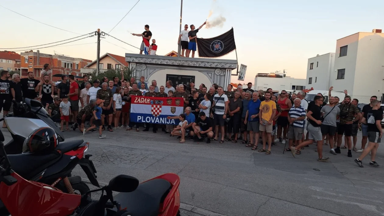 Okupljanje simpatizera nezavisne liste za mjesni odbor Plovanija