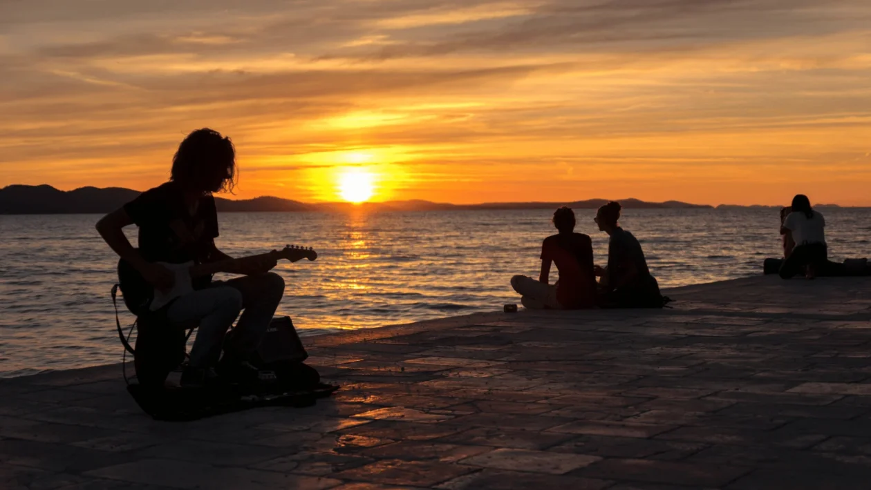zalazak sunca u zadru na rivi