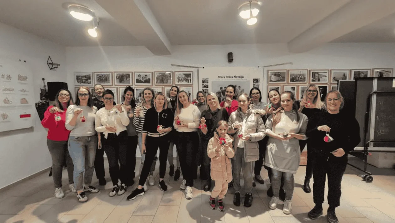 Radionica filcanja božićnih ukrasa od vune na otoku Pagu u sklopu projekta Wool is cool