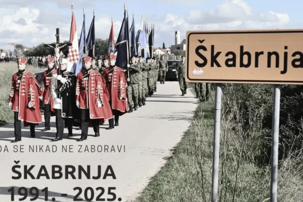 Sudionici Kolone sjećanja u Škabrnji tijekom obilježavanja 34. obljetnice stradanja