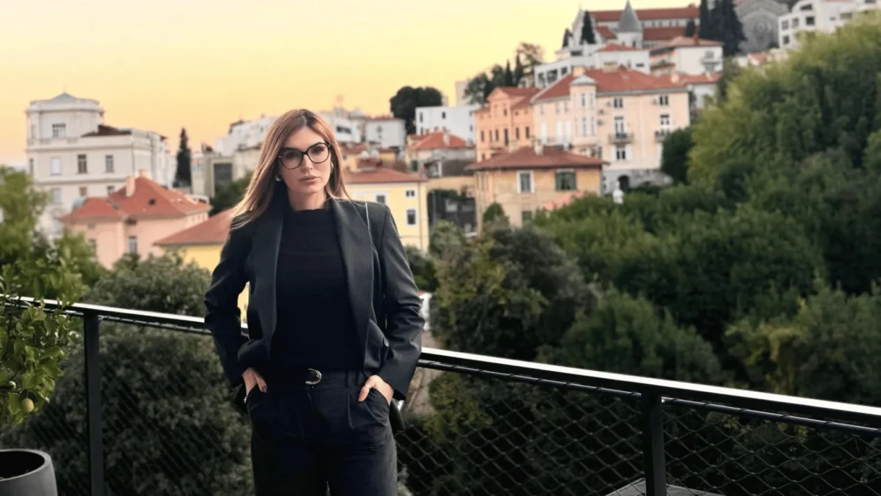 Sylvie izvodi pjesmu „Nebo moje ljubavi” pred publikom