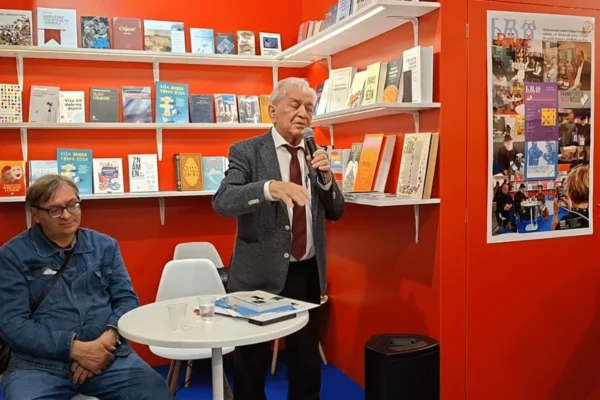 Predstavljanje romana “Unlöschbare Flamme” Jakova Čabraje na Frankfurtskom sajmu knjiga 2025.