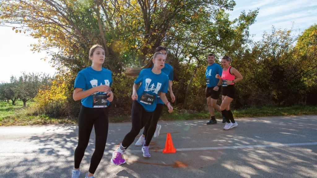 Sudionici utrke Dani sjećanja od Škabrnje do Vukovara odaju počast žrtvama Domovinskog rata