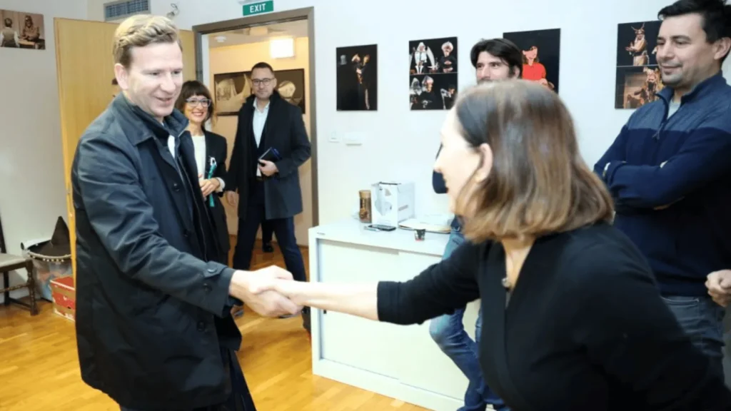 Kazalište lutaka Zadar slavi osvajanje Nagrade hrvatskog glumišta za predstavu „Misto di raste Lavandulilili”.