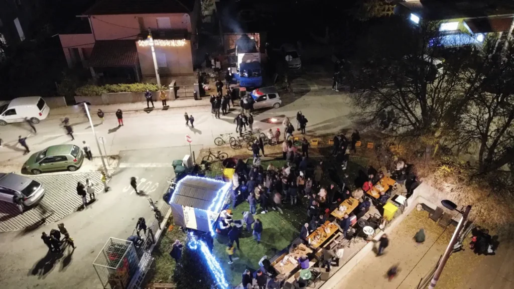 Advent plovanija 2025 jelka