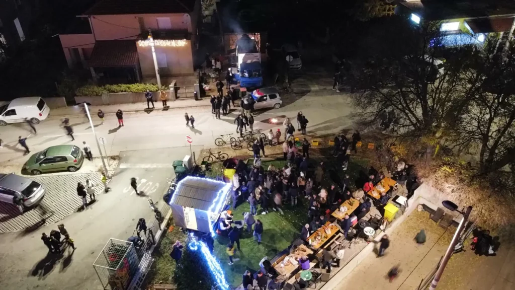 Advent plovanija 2025 jelka