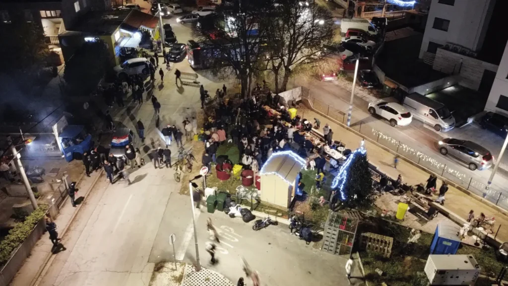 Advent plovanija 2025 jelka