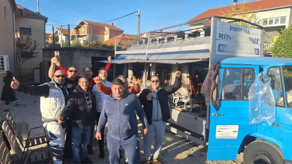 Advent plovanija 2025 jelka