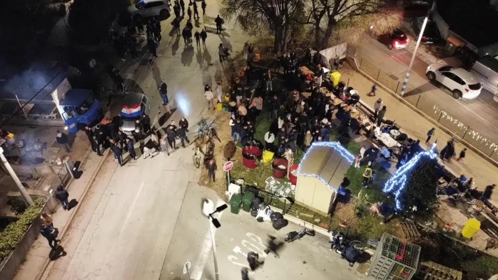 Advent plovanija 2025 jelka