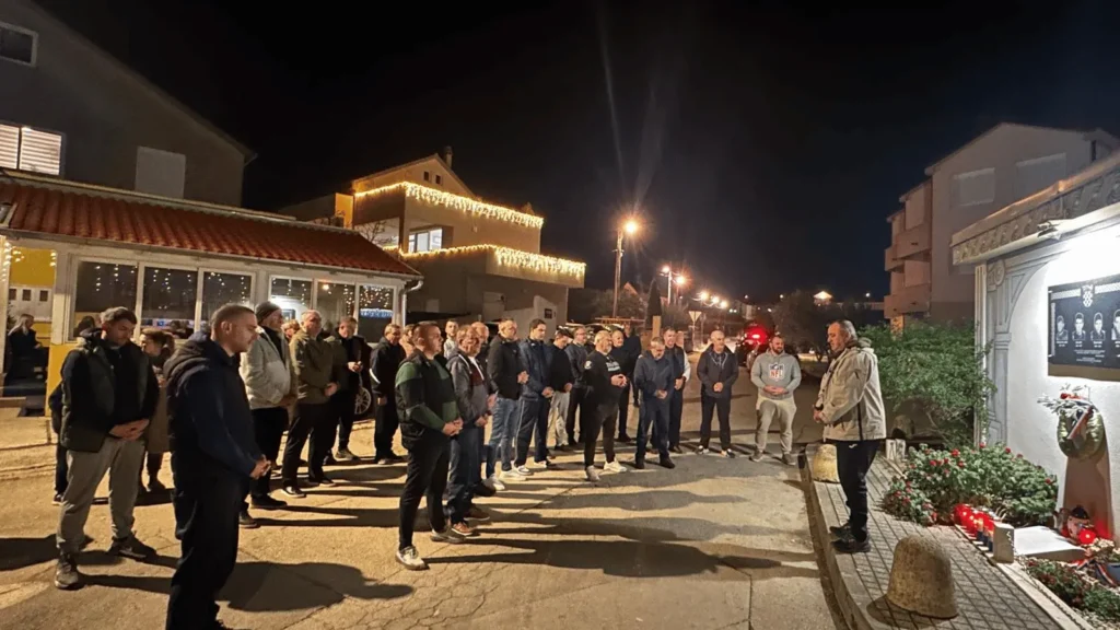 Advent plovanija 2025 jelka