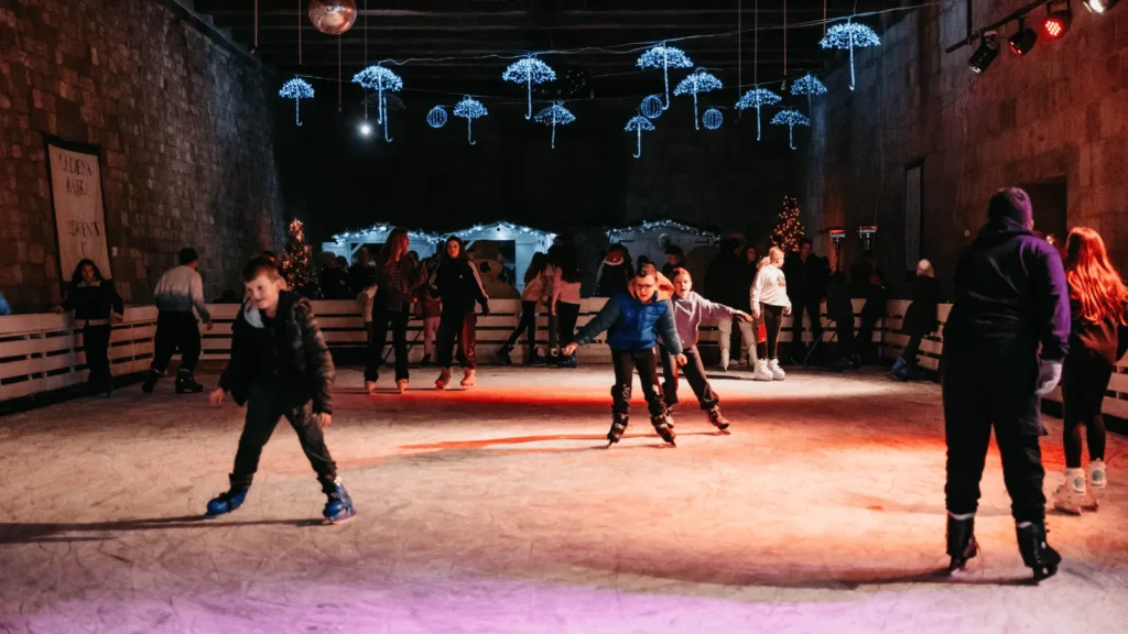 Advent u Pagu 2025 – Zimska čarolija na Pijaci s koncertom i blagdanskim dekoracijama