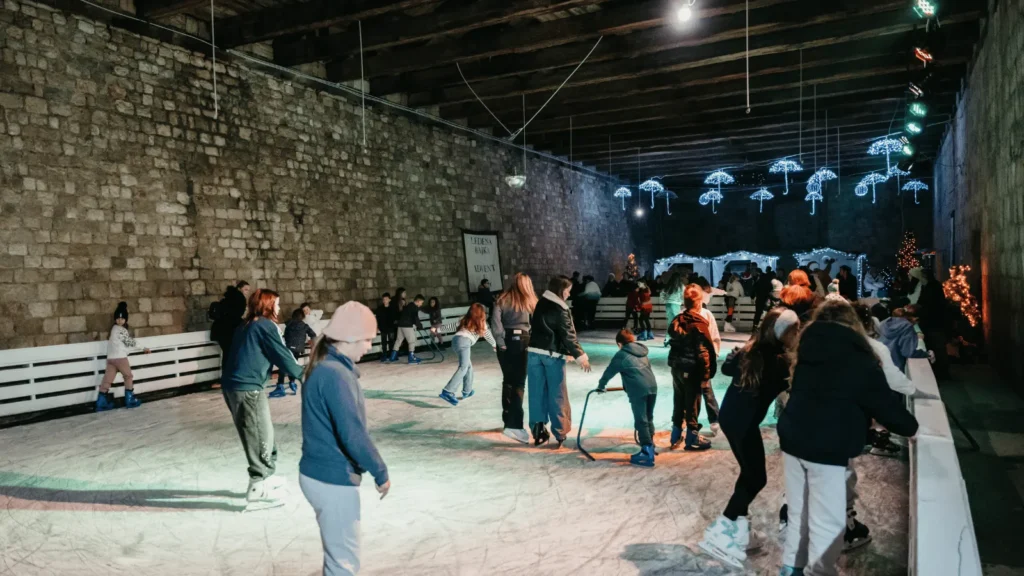 Advent u Pagu 2025 – Zimska čarolija na Pijaci s koncertom i blagdanskim dekoracijama