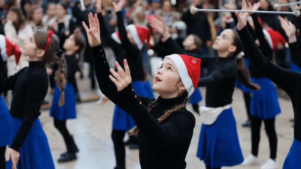Mažoretkinje u blagdanskom defileu na Adventu u Zadru