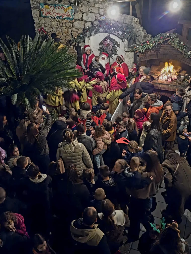 Bogata božićna nedjelja u Pakoštanima s turnirom u bućama, dječjom čarolijom i koncertom Diktatora uz Giuliana