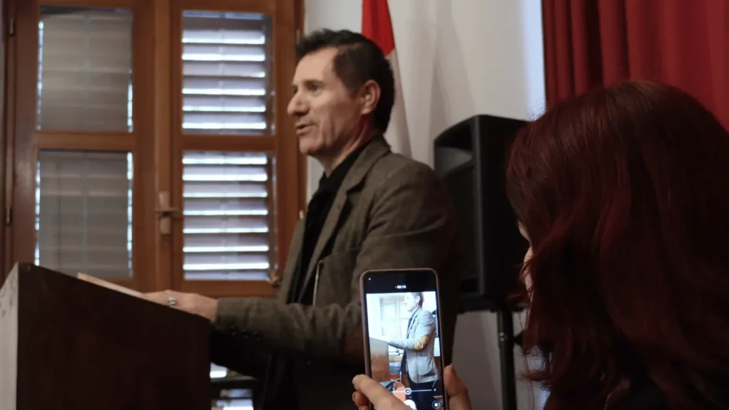 Knjiga „David i Mrav“ autora Samira Elezovića – kratke priče i basne o identitetu i životu