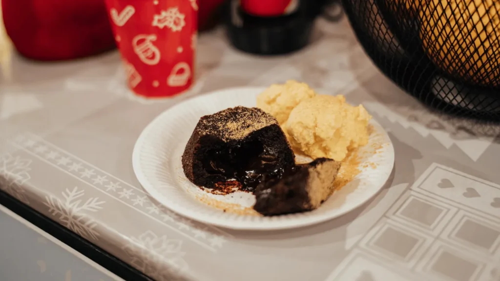 Adventske kućice u Zadru s ponudom toplih koktela, burgera i blagdanskih specijaliteta