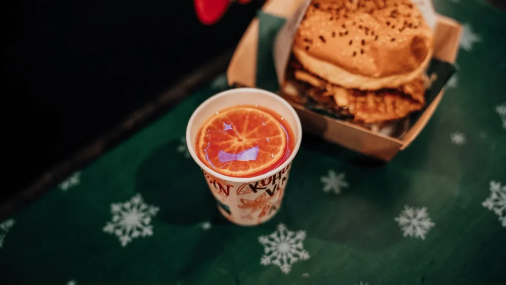 Adventske kućice u Zadru s ponudom toplih koktela, burgera i blagdanskih specijaliteta