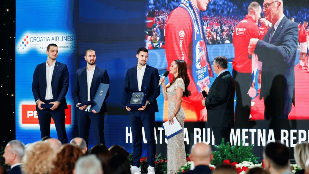 Hrvatska rukometna reprezentacija prima nagradu za najbolju ekipu godine