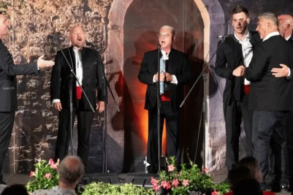 Klapa Diadora nastupa na Adventu u Zadru na Trgu Petra Zoranića