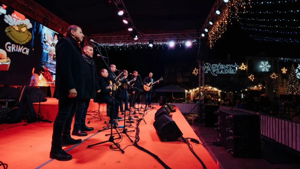 Klapa Kontrada na adventskoj pozornici u Zadru slavi 20 godina rada