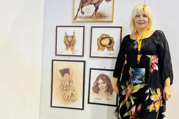 Marina Tomašević na Qatar International Art Festivalu u Dohi, predstavljena kao slikarica s tehnikom vinorel.