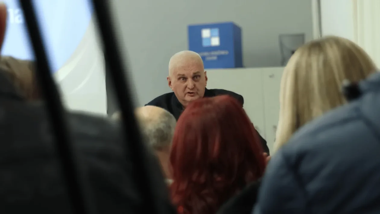 nikola šimić tonin u gradskoj knjižnici zadar na predstavljanju knjige