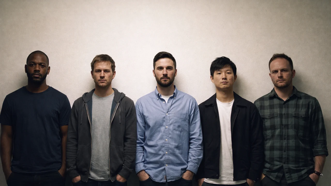 Poznata policijska postava likova iz filma The Usual Suspects prije ispitivanja