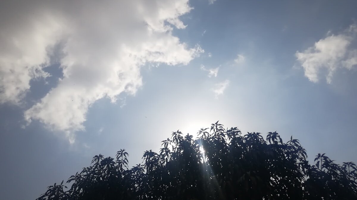 Oblačno nebo iznad Posedarja tijekom večeri