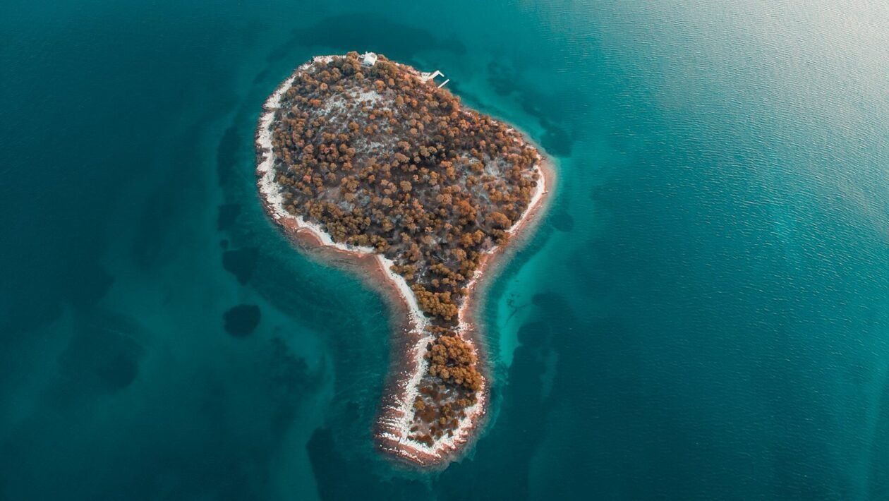 Pogled na Biograd na Moru tijekom večeri