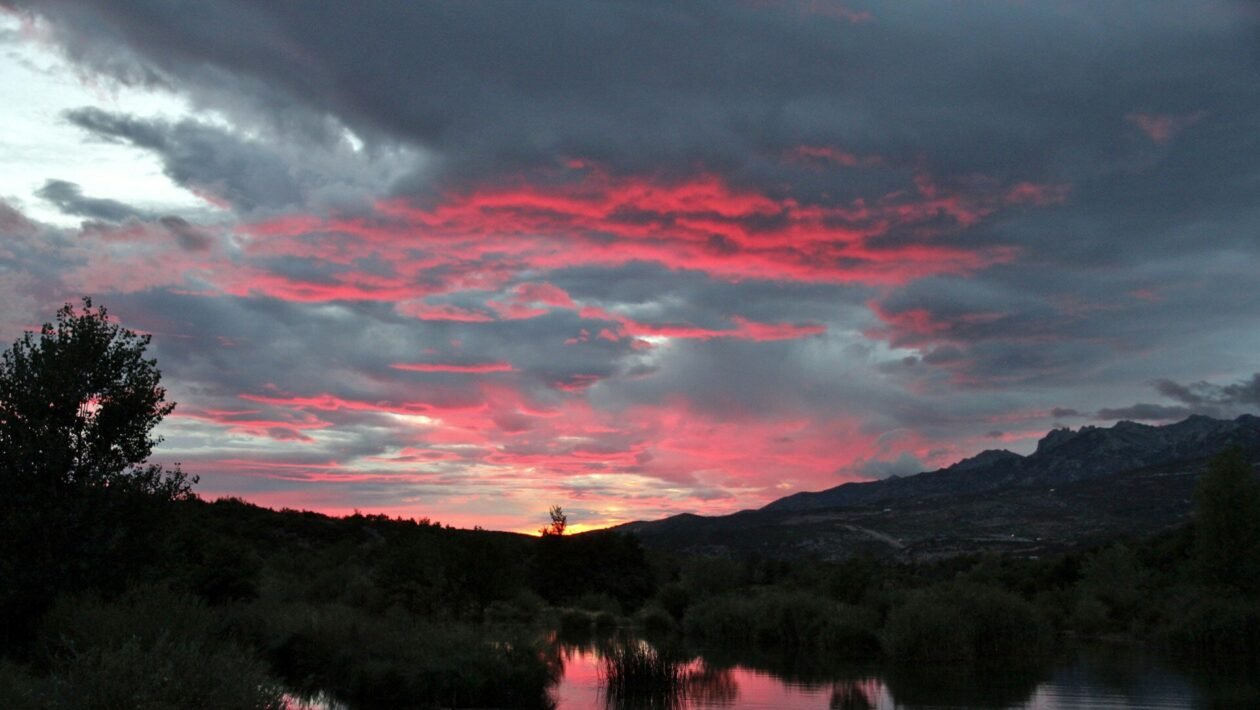 Oblačno večernje nebo iznad Zadarske županije