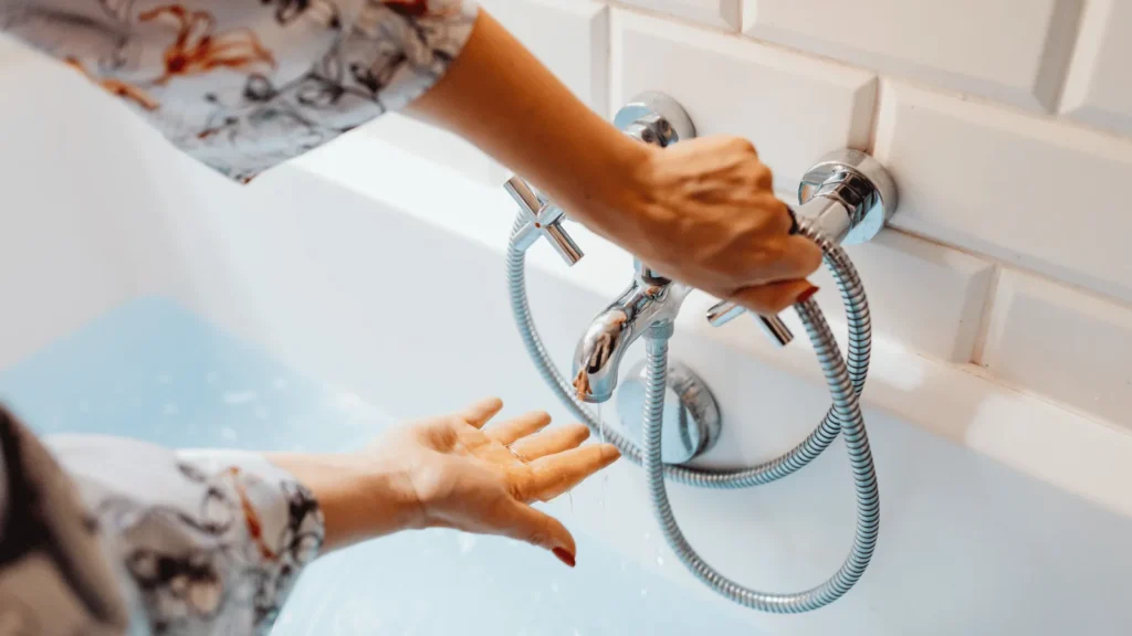 Kako očistiti kamenac s slavina i tuša bez oštećenja kroma