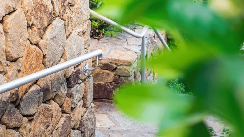 Kako pričvrstiti labav rukohvat ili nosač na zidu sigurno