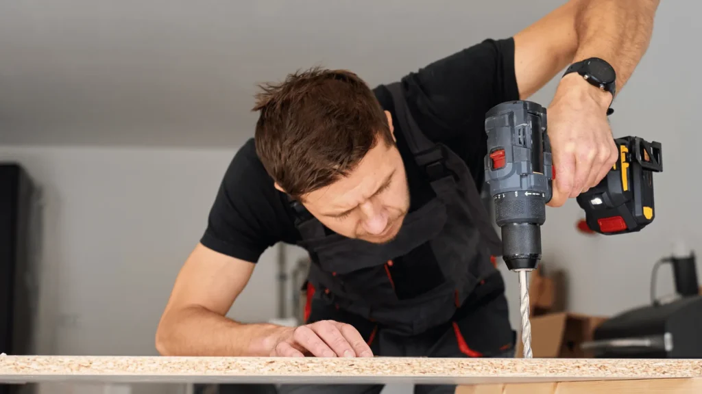 Kako pričvrstiti labav rukohvat ili nosač na zidu sigurno