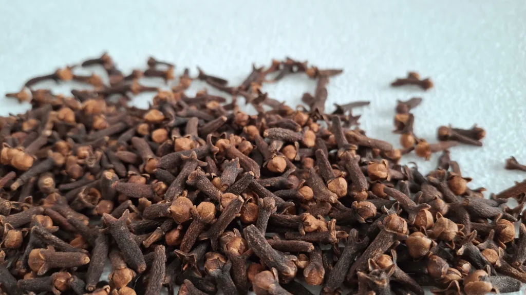Ilustrativna fotografija za članak o klinčić: kako koristiti, čuvati i pripremiti