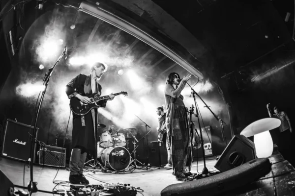 Naslovnica EP-a Struktura benda Soba 9