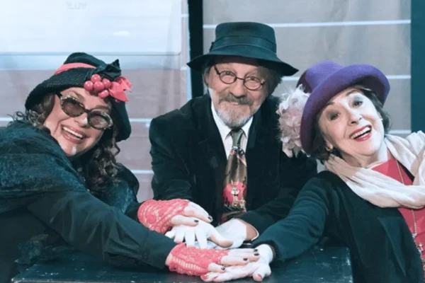 Glumci predstave „Ženski razgovori“ na sceni u Zadru