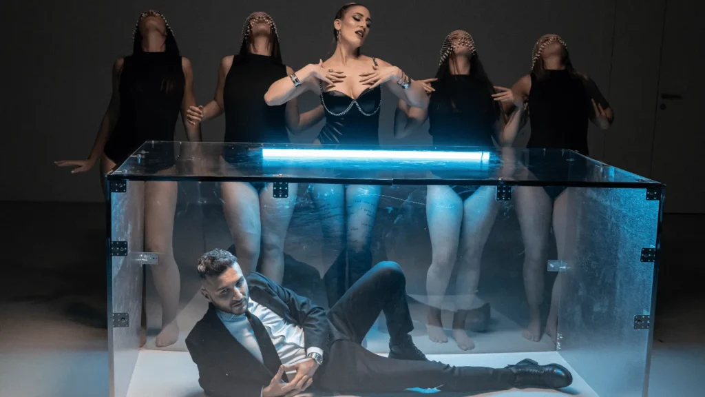 Nika Komadina u vizualu za singl “Bolje bolje”