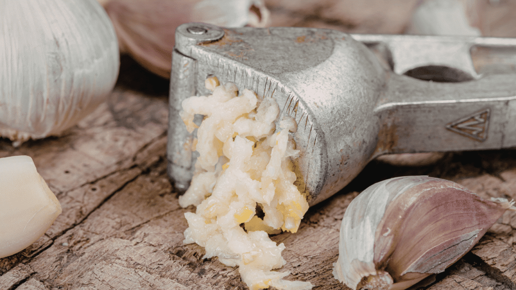 Ilustrativna fotografija za članak o češnjak: kako ga koristiti, čuvati i pripremiti