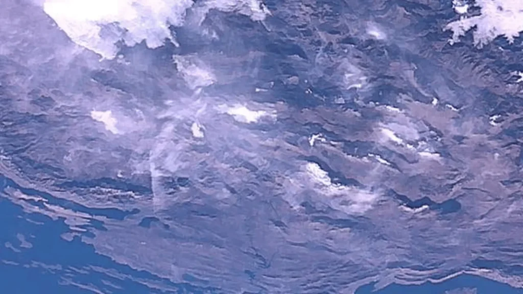 Snimka iz satelita CroCube koja prikazuje hrvatsku obalu od Zadra do Splita iz orbite, kao dio misije prvog satelita.